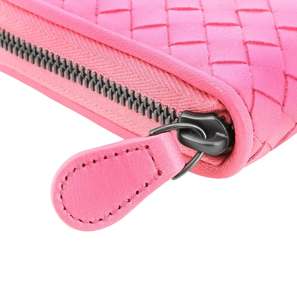Bottega Veneta Intrecciato Zipper French Calf Leather Wallet Pink Pink Leather Never worn, with tag - Model View