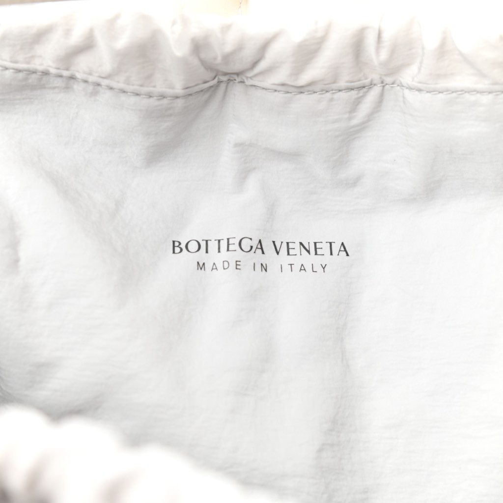 Bottega Veneta Bottega Veneta The Shell Bag Frost White French Calfskin - Detail 1