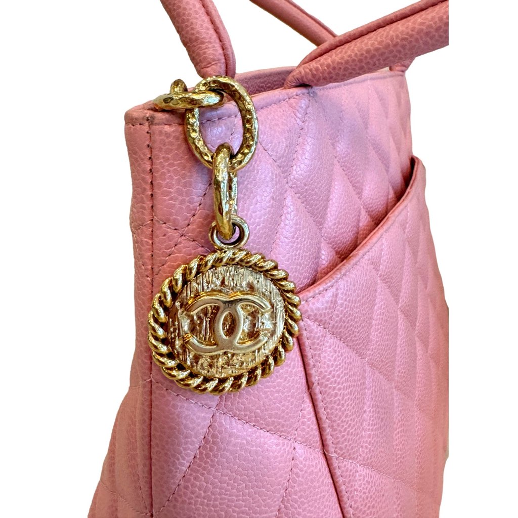 Chanel Chanel Caviar Quilted Leather Medallion Tote Pink - Detail 1