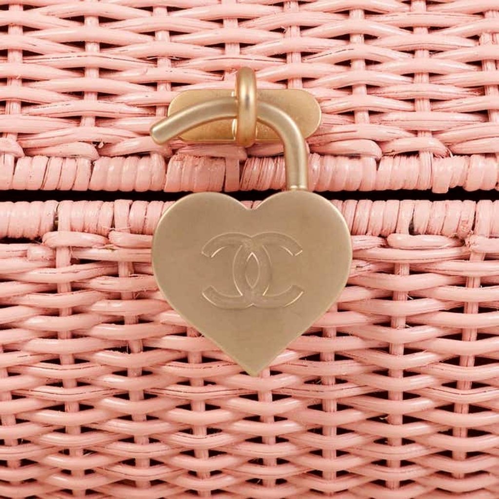 Chanel Chanel Pink Oval Wicker Heart CC Charm Closure 2-Way Handle Crossbody Bag - Detail 1
