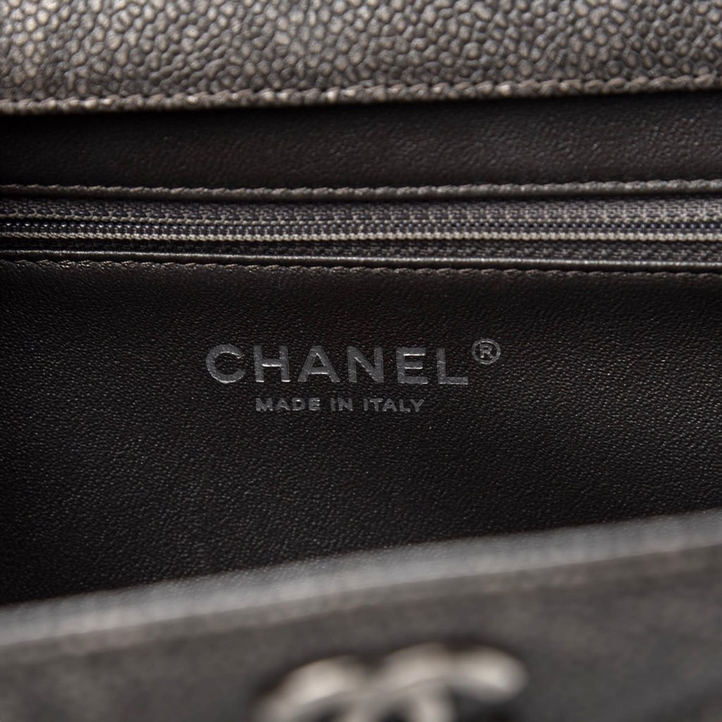 Chanel Chanel Caviar Black Leather CC Frame Medium Clutch Handbag - Detail 2