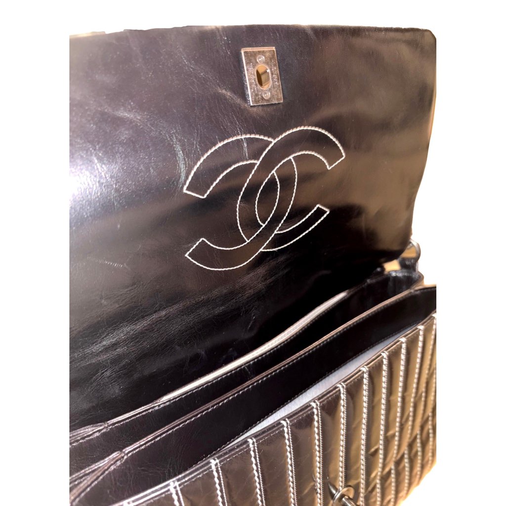 Chanel Chanel White Vertical Stitch Black Flap Bag - Detail 2