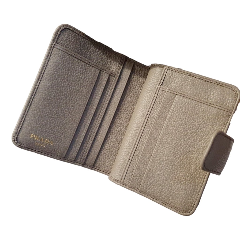 Prada Prada Vitello Grain Argilla Grey Leather Small Wallet with Zipper Gold Plaque Logo - Detail 2