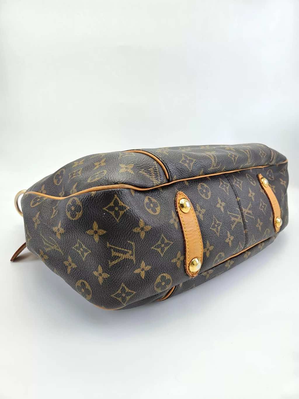 Louis Vuitton Monogram Leather Galliera - Detail 1