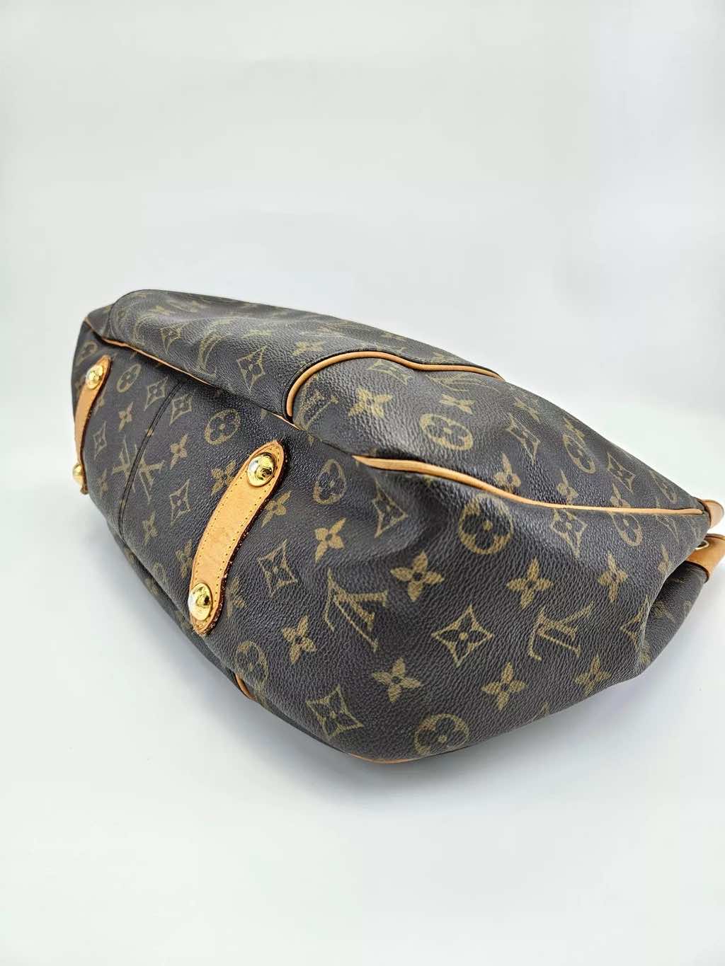 Louis Vuitton Monogram Leather Galliera - Detail 2