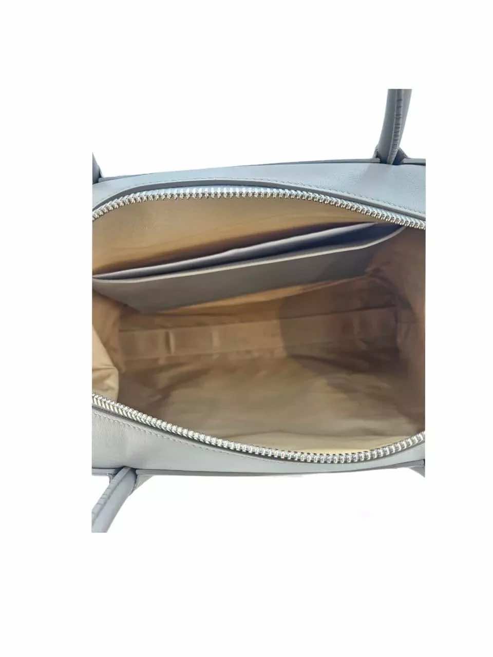 Givenchy Antigona Lock Duffle Bag - Detail 1