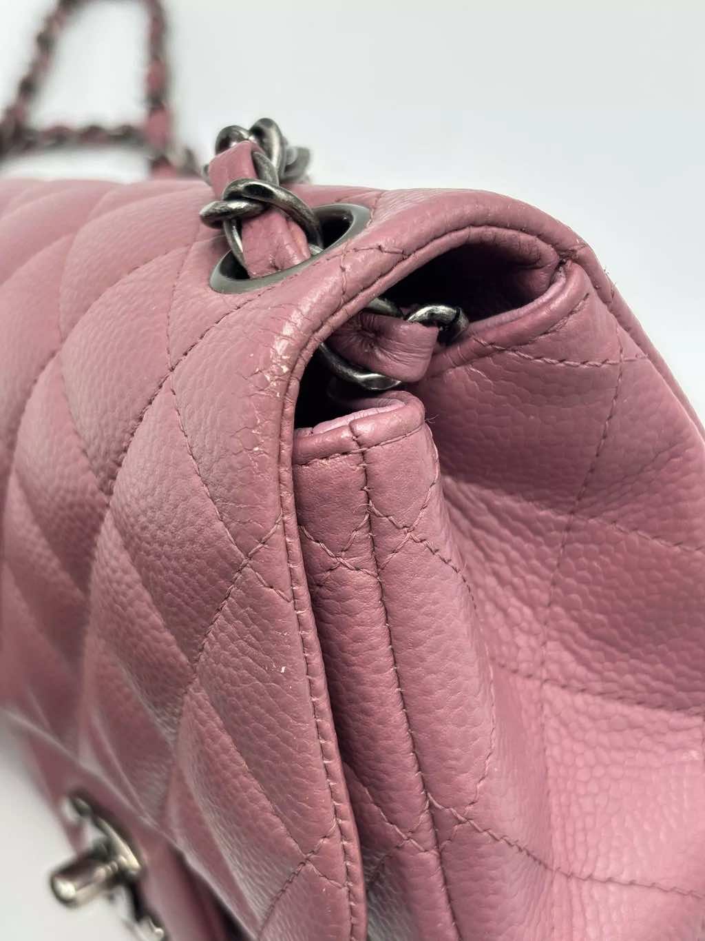 Chanel Caviar Leather Classic Flap - Detail 1