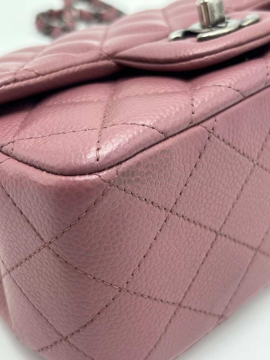 Chanel Caviar Leather Classic Flap - Detail 2