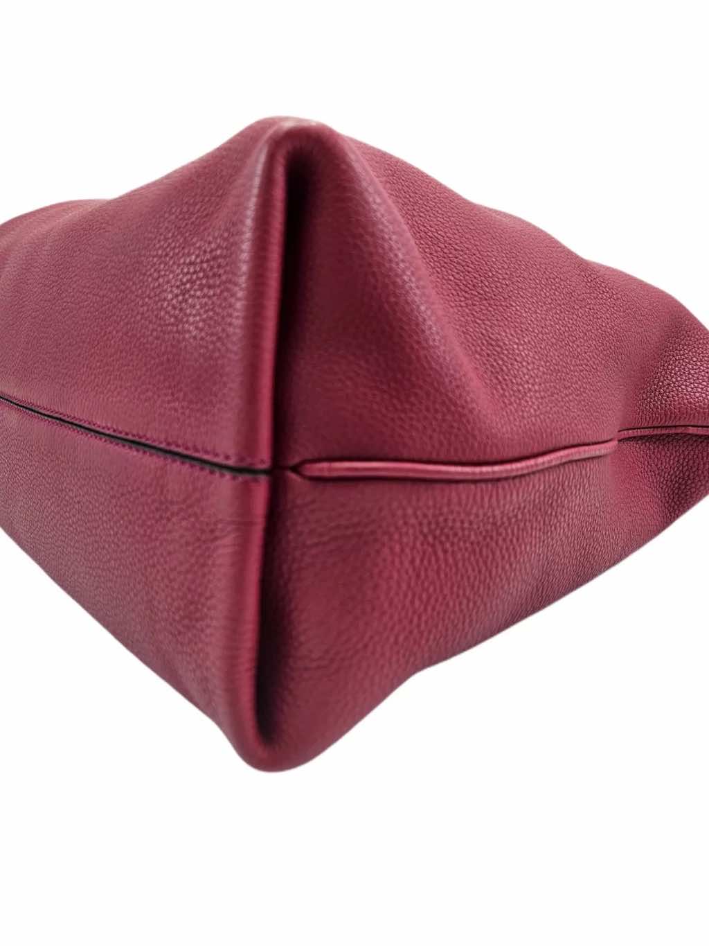 Fendi Clasp Top Leather Hobo - Detail 1