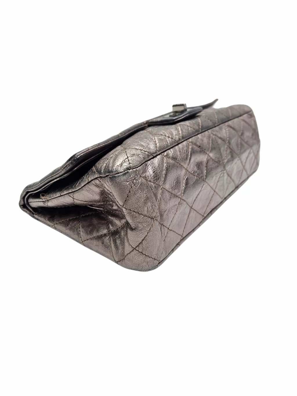 Chanel Grey Quilted Leather Flap - Detail 2