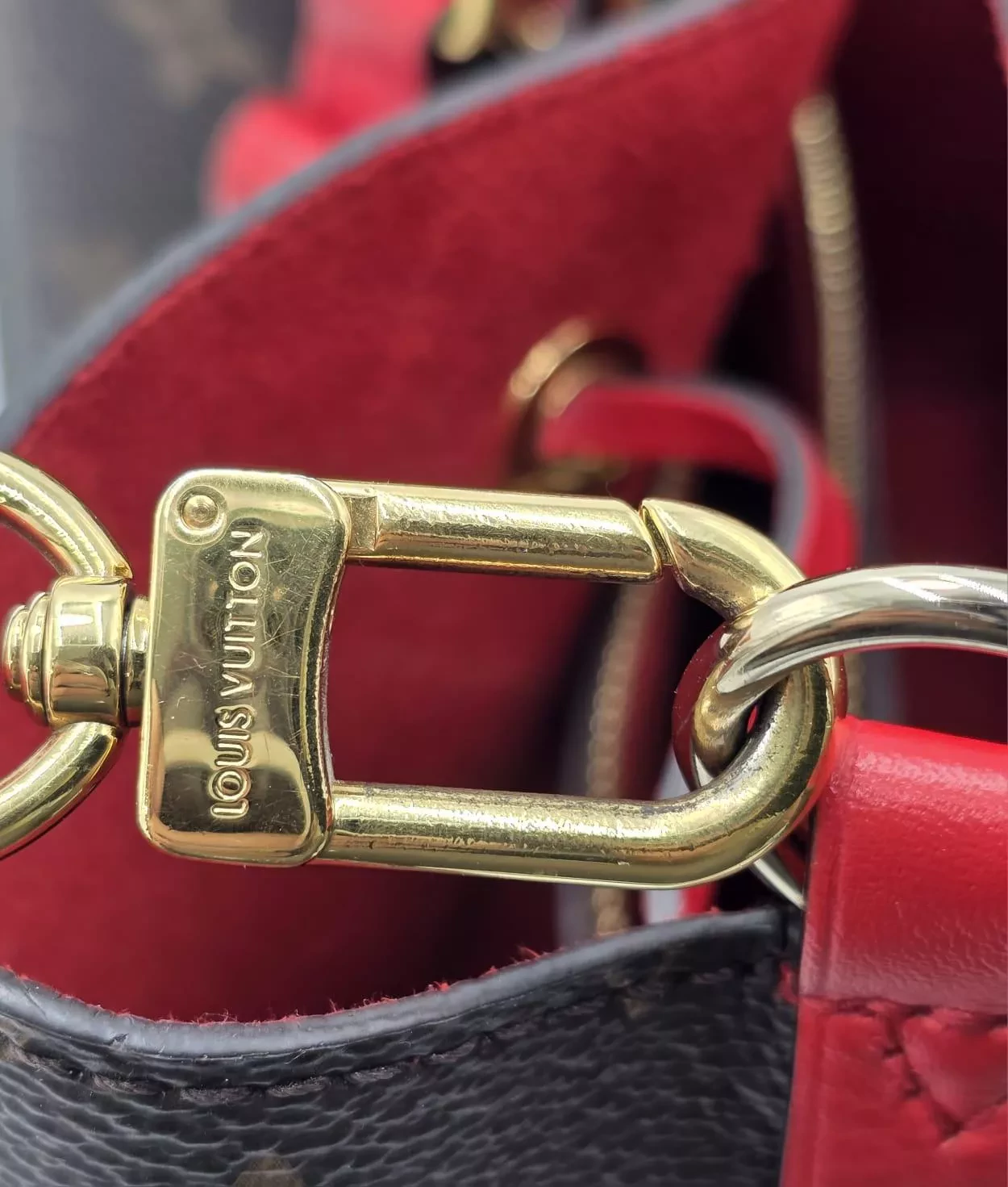 Louis Vuitton Neo Noe Monogram Red - Side view