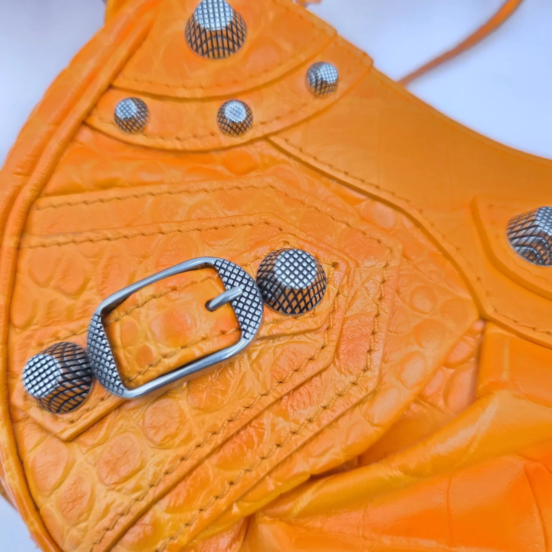 Balenciaga Le Cagole Leather - Side view