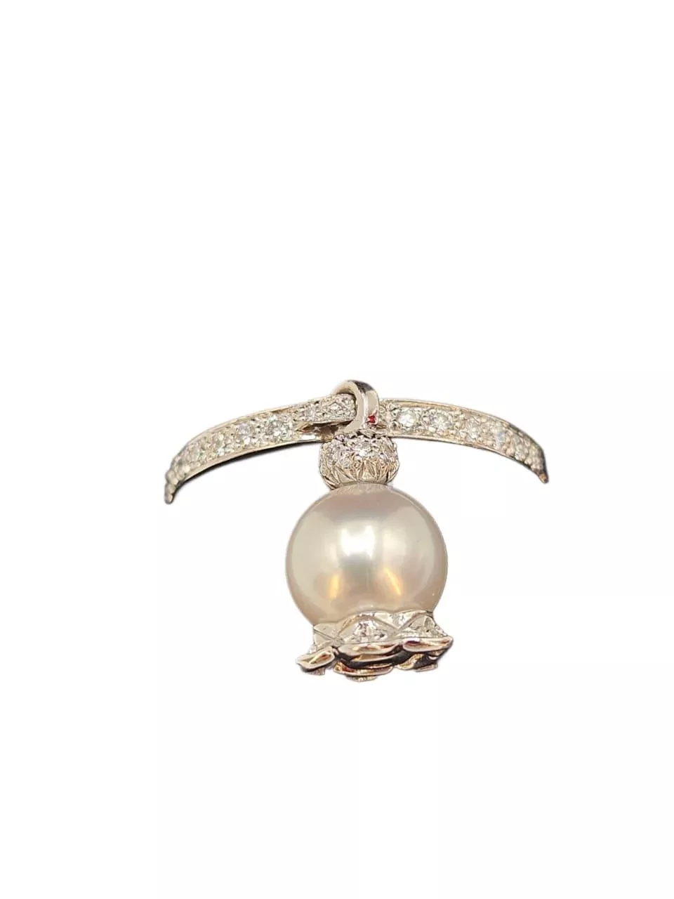 Christian Dior Pearl White Gold Ring - Image 6