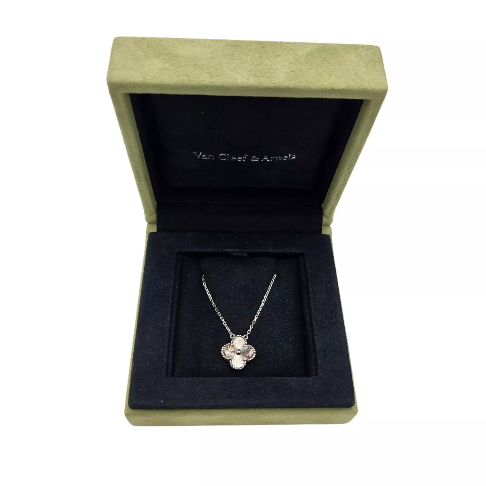 Van Cleef & Arpels Vintage Alhambra Pendant - Detail 2