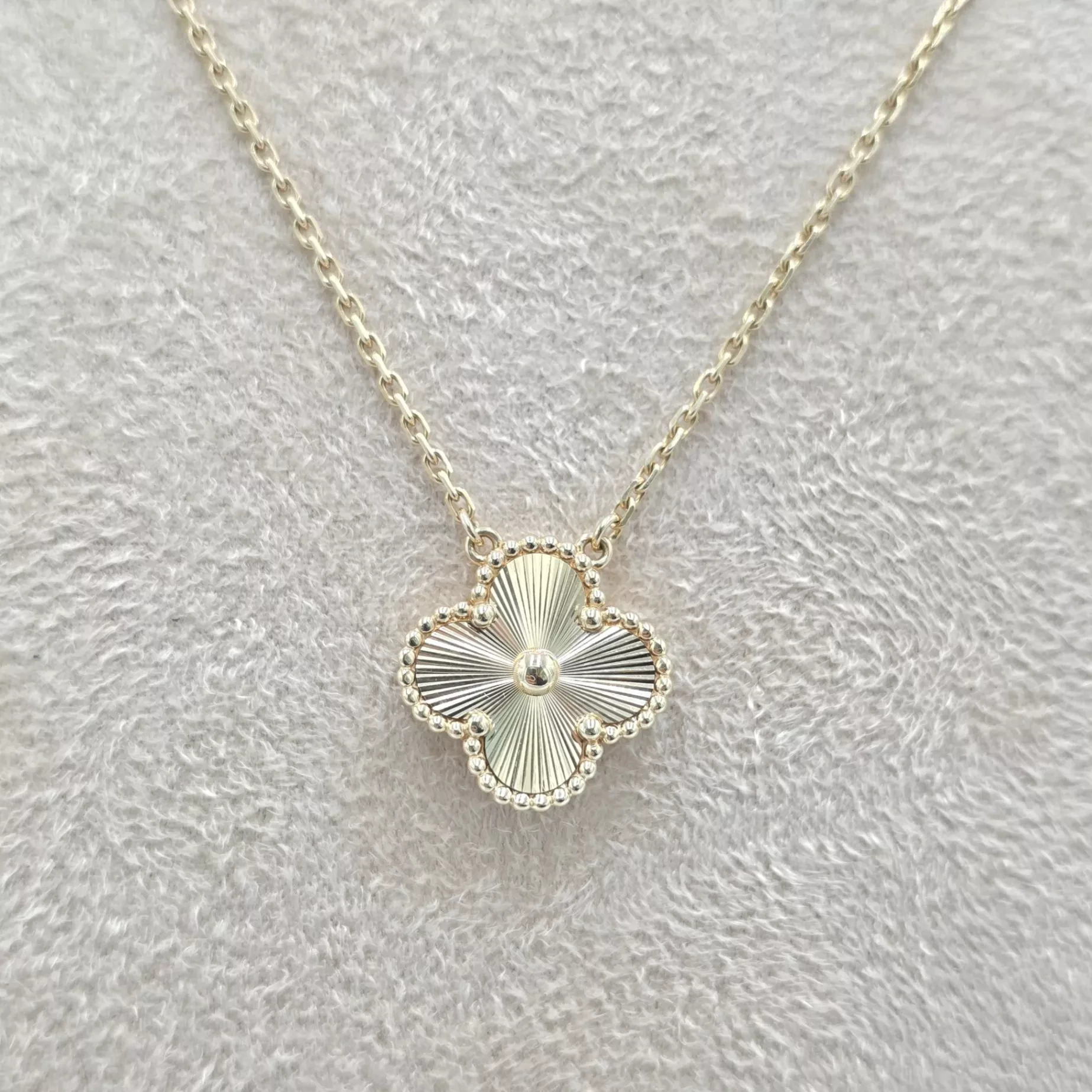 Van Cleef & Arpels Vintage Alhambra Pendant - Side view