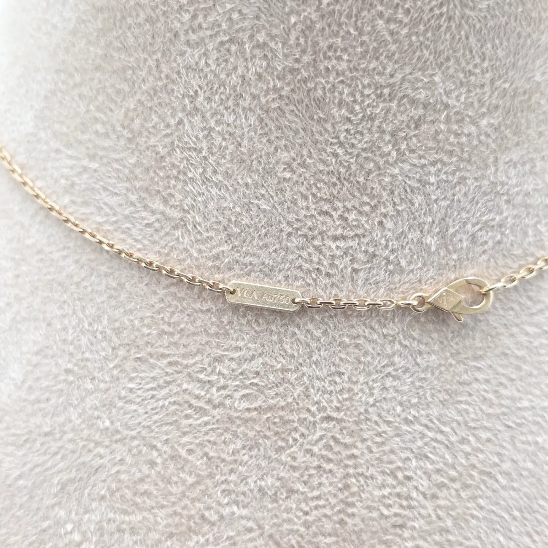 Van Cleef & Arpels Magic Alhambra Necklace - Side view