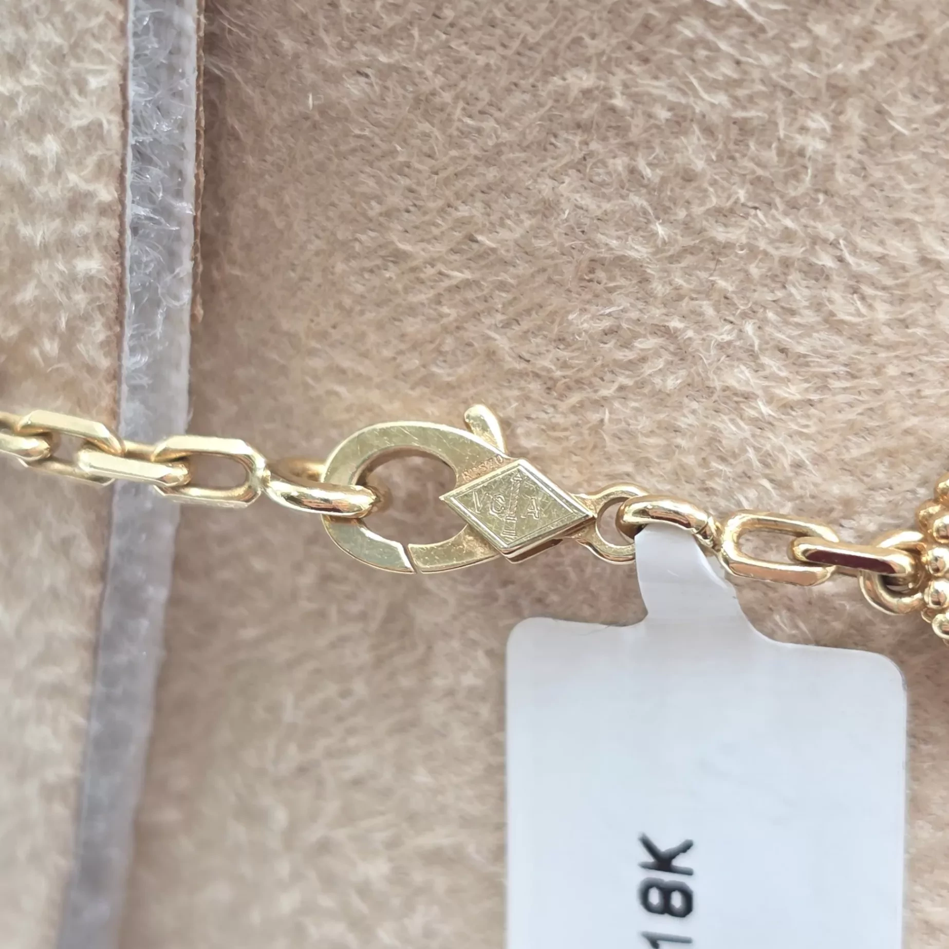 Van Cleef & Arpels Alhambra Gold Malachite Necklace - Detail 1