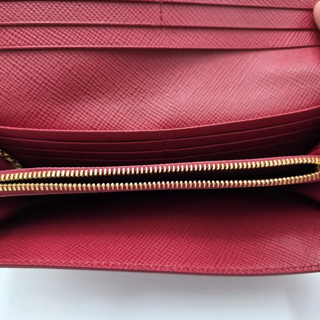 Prada Red Large Leather Wallet - Detail 1