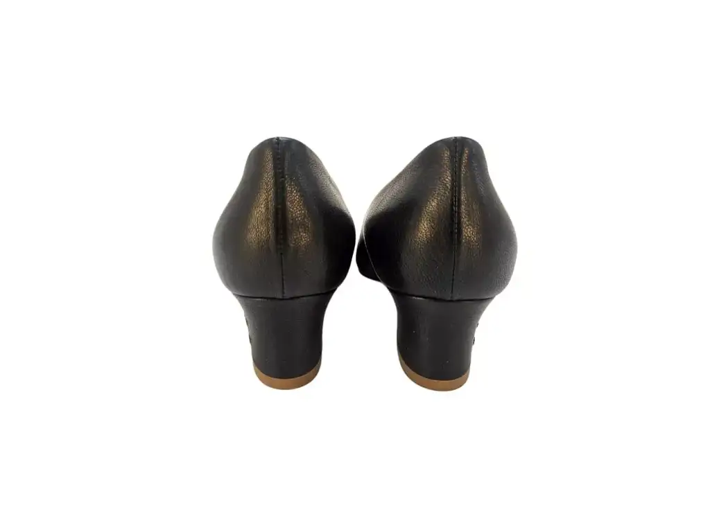 Chanel Cap Toe Kitten Pumps - Detail 1