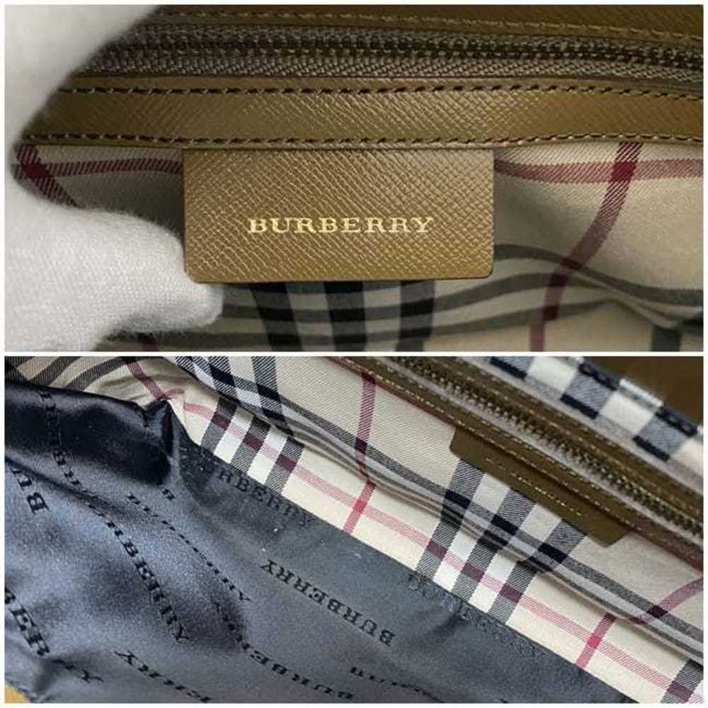 Burberry  - Side view