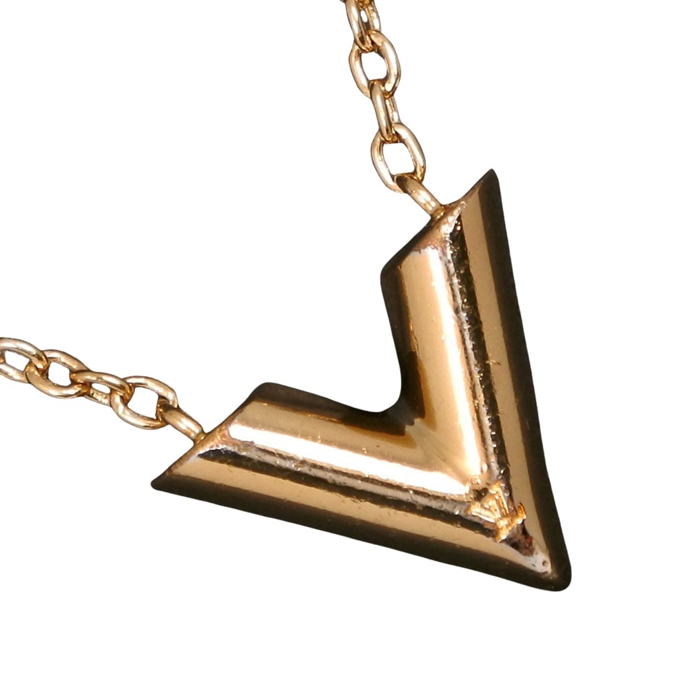 Louis Vuitton Essential V - Back view