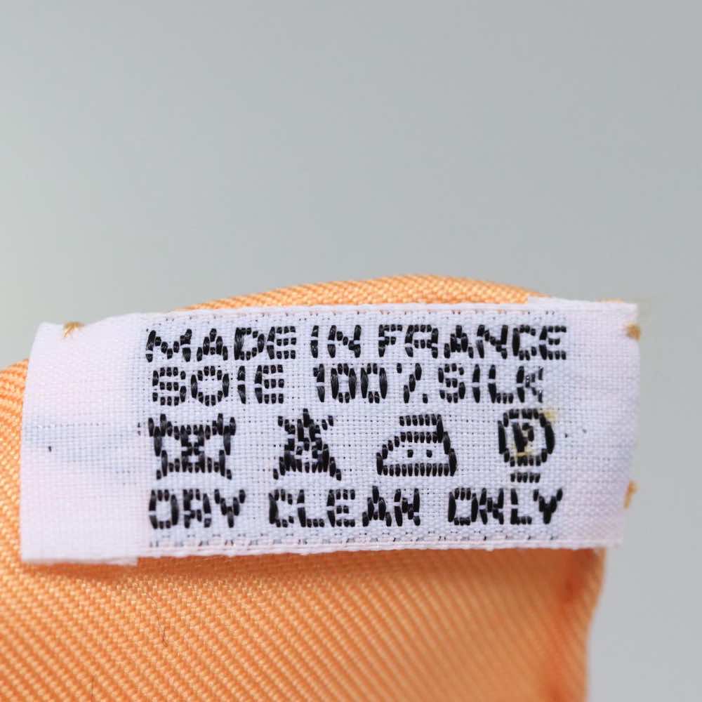 Hermès Carré 90 - Side view