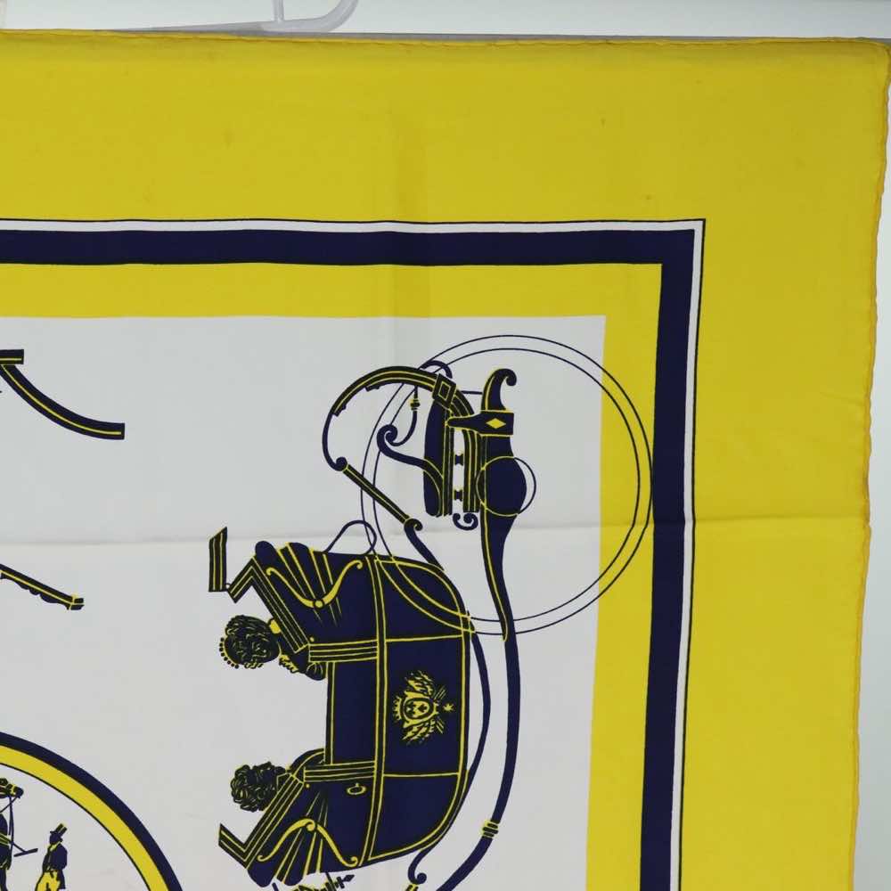 Hermès Carré 90 - Side view