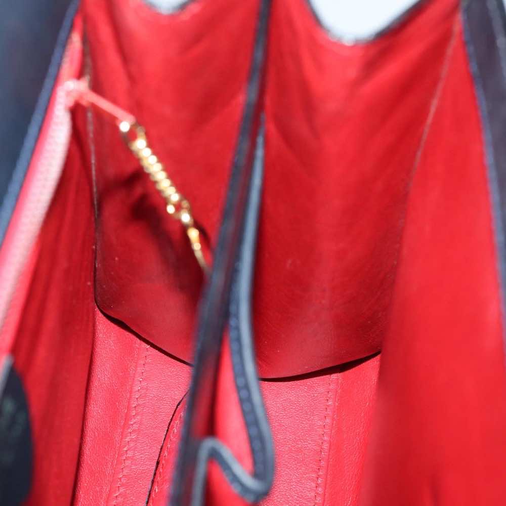 Céline  - Side view