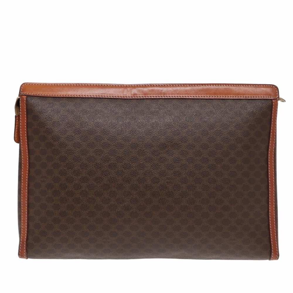 Céline Macadam - Back view