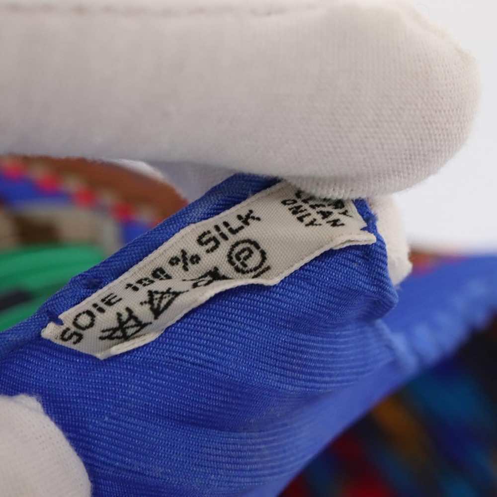 Hermès Carré 90 - Side view