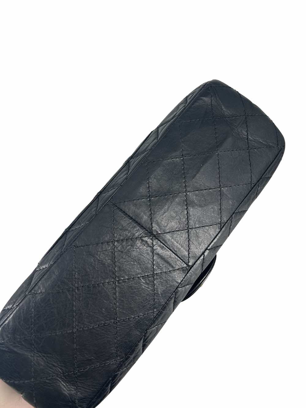 Chanel 2,55 - Side view