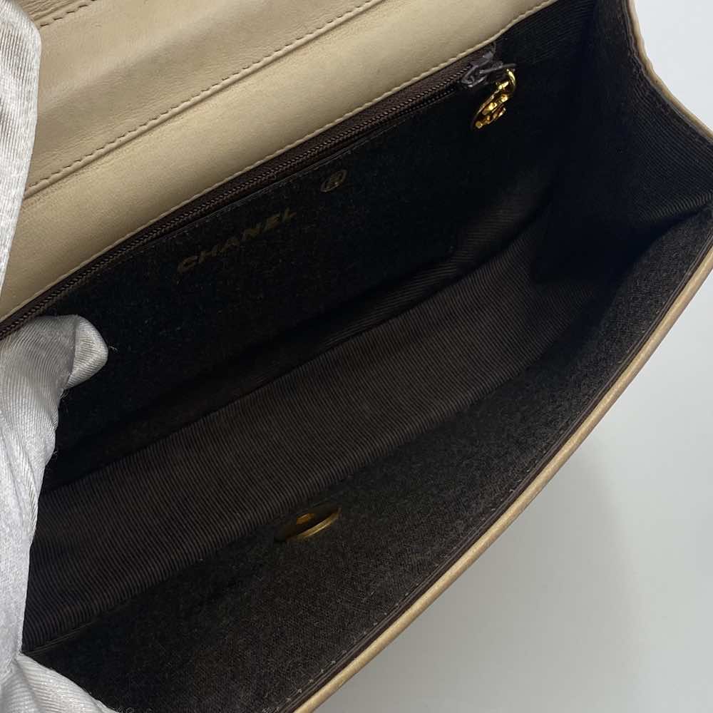 Chanel Demi Lune - Detail 1