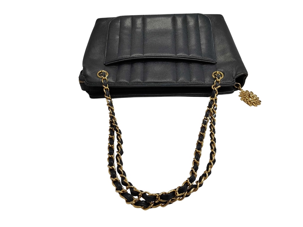 Chanel Mademoiselle - Side view