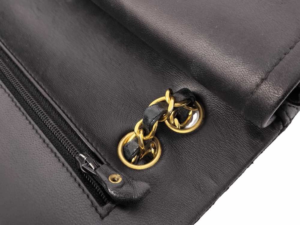 Chanel Double flap - Side view