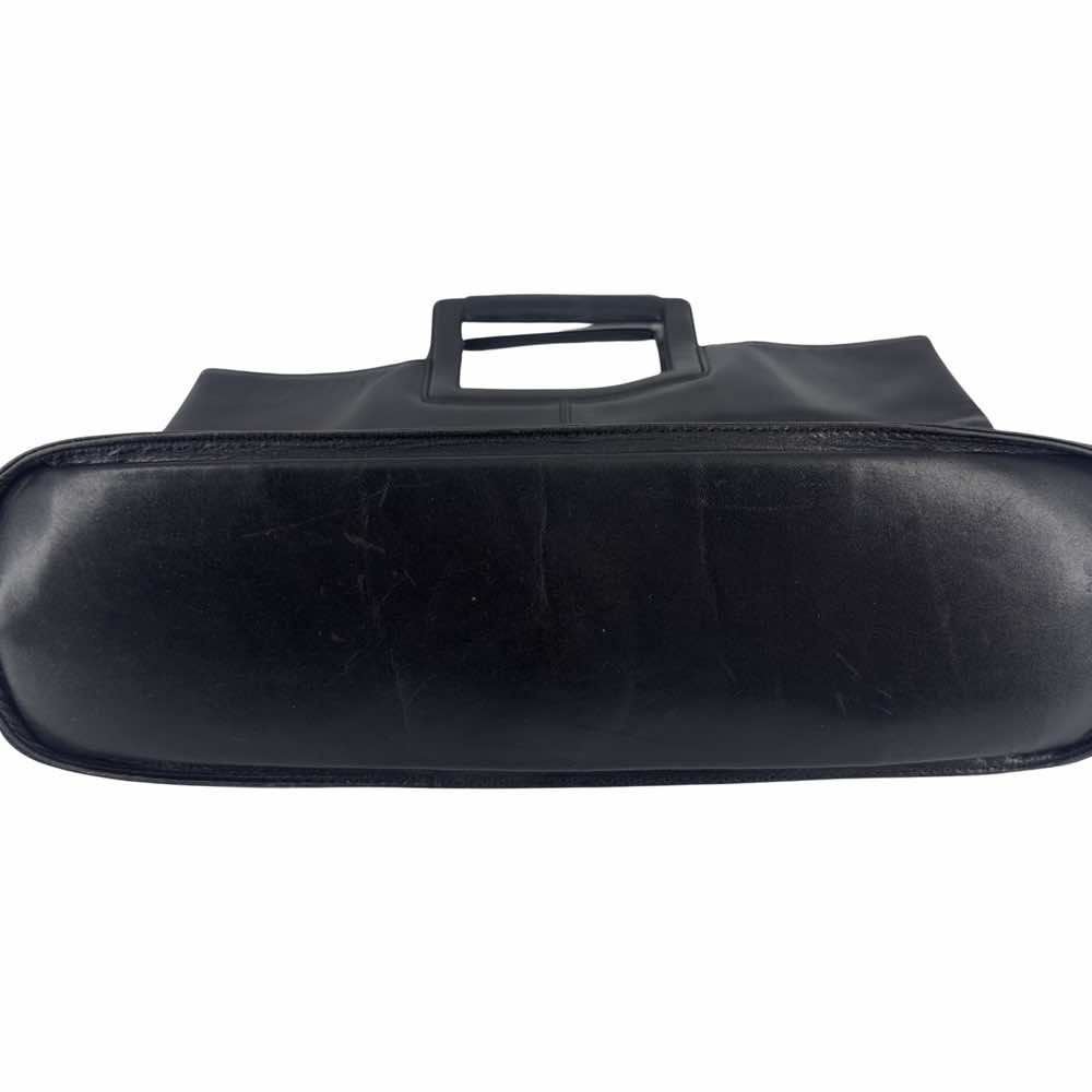 Balenciaga  - Side view