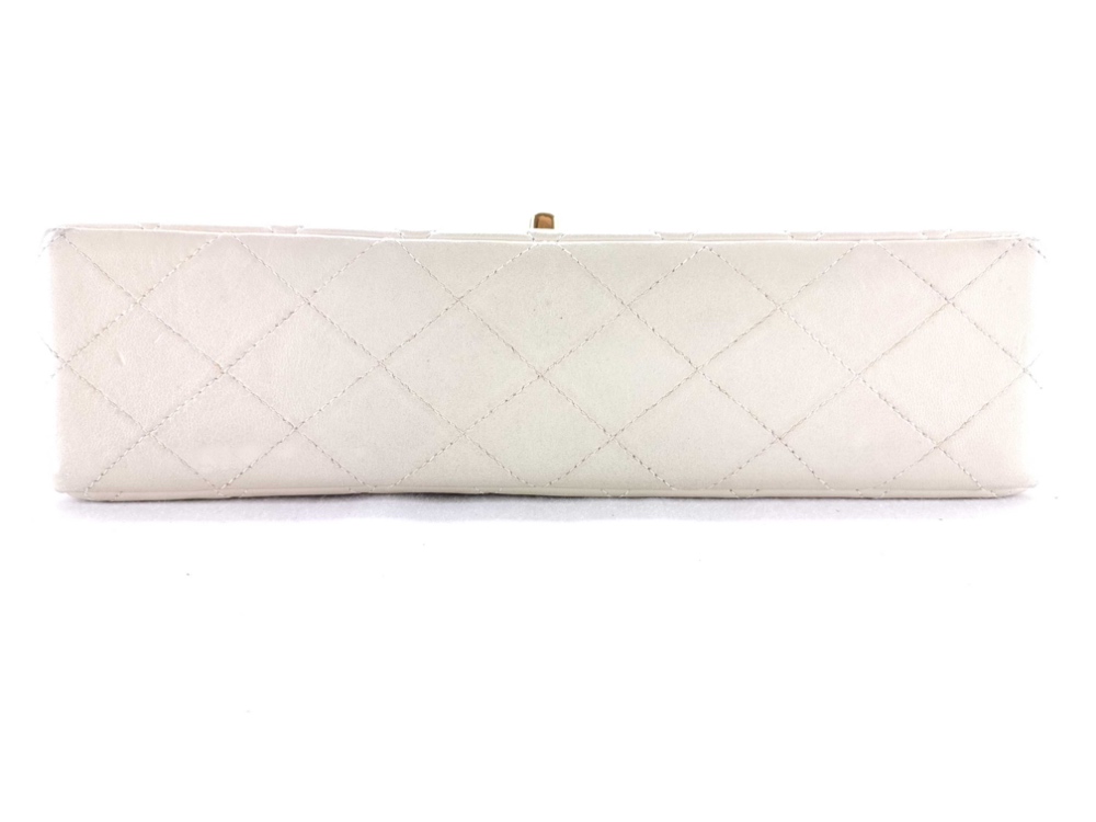 Chanel Double flap - Side view