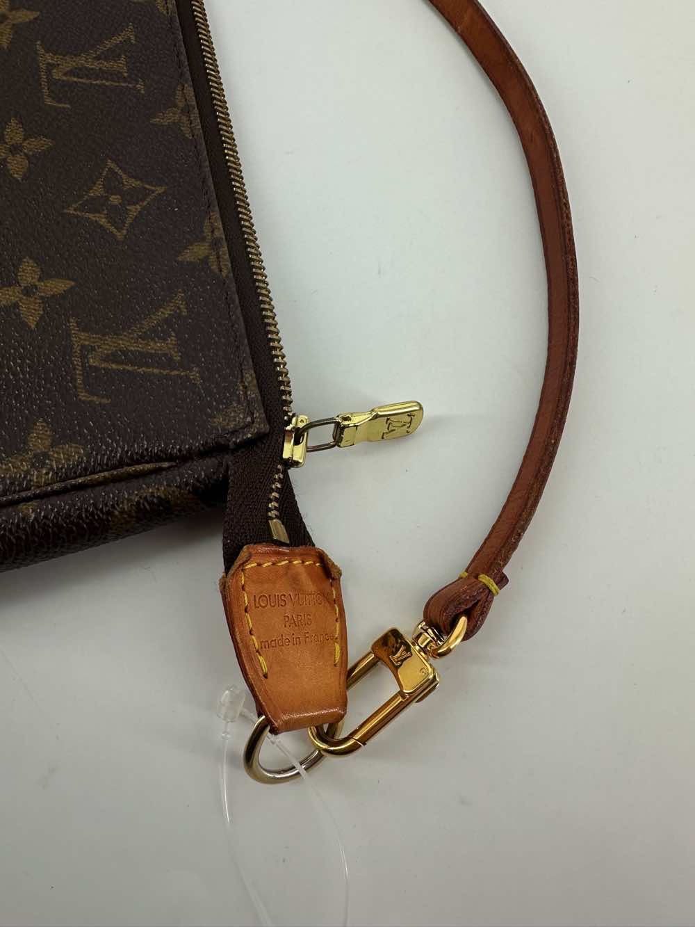 Louis Vuitton Pochette Accessoire - Side view
