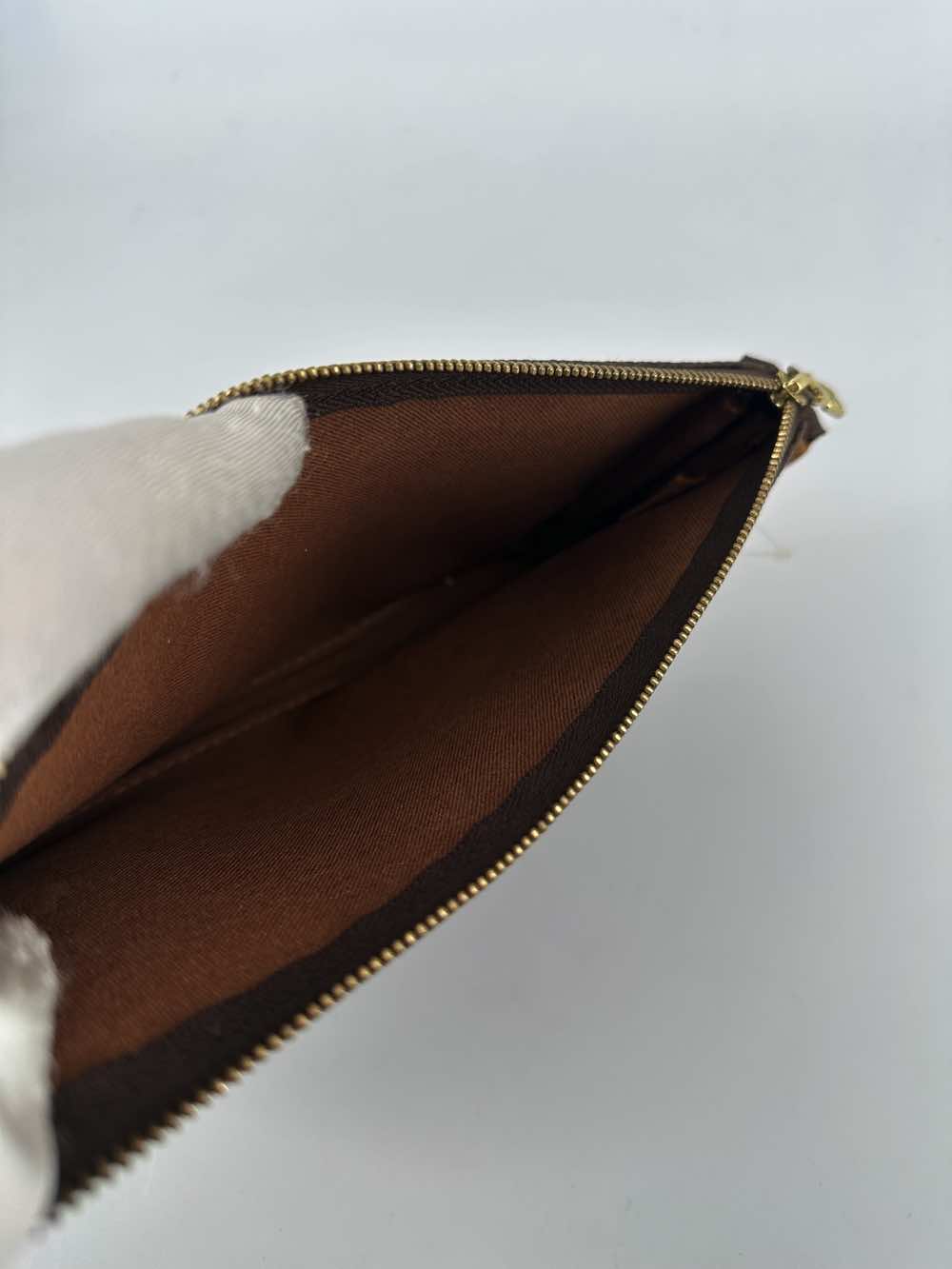 Louis Vuitton Pochette Accessoire - Detail 1