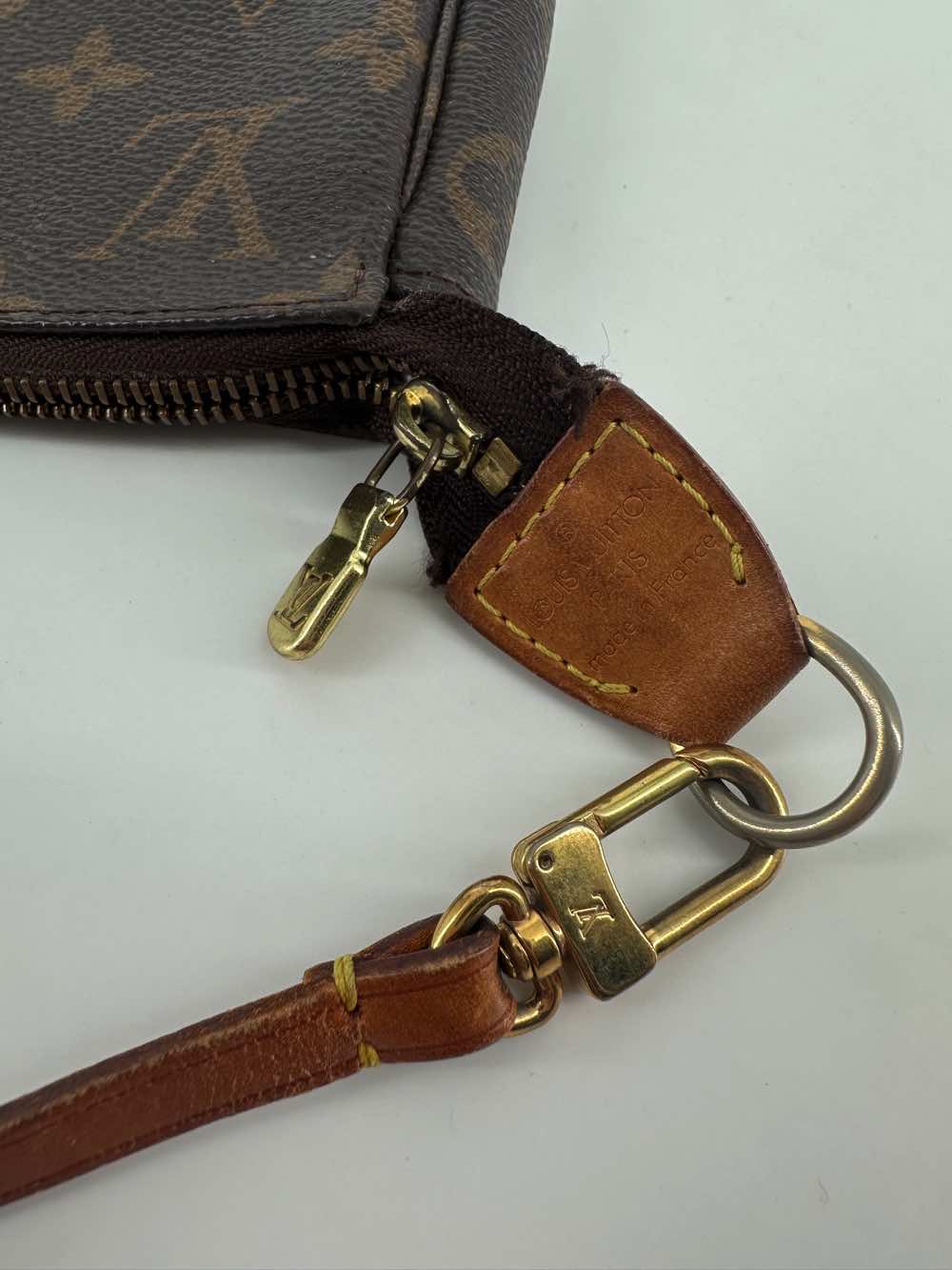 Louis Vuitton Pochette Accessoire - Detail 1