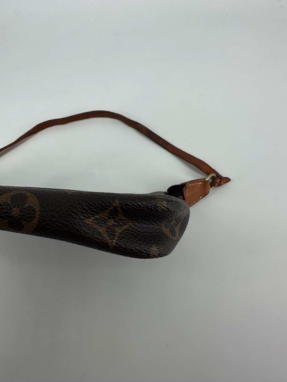 Louis Vuitton Pochette Accessoire - Side view