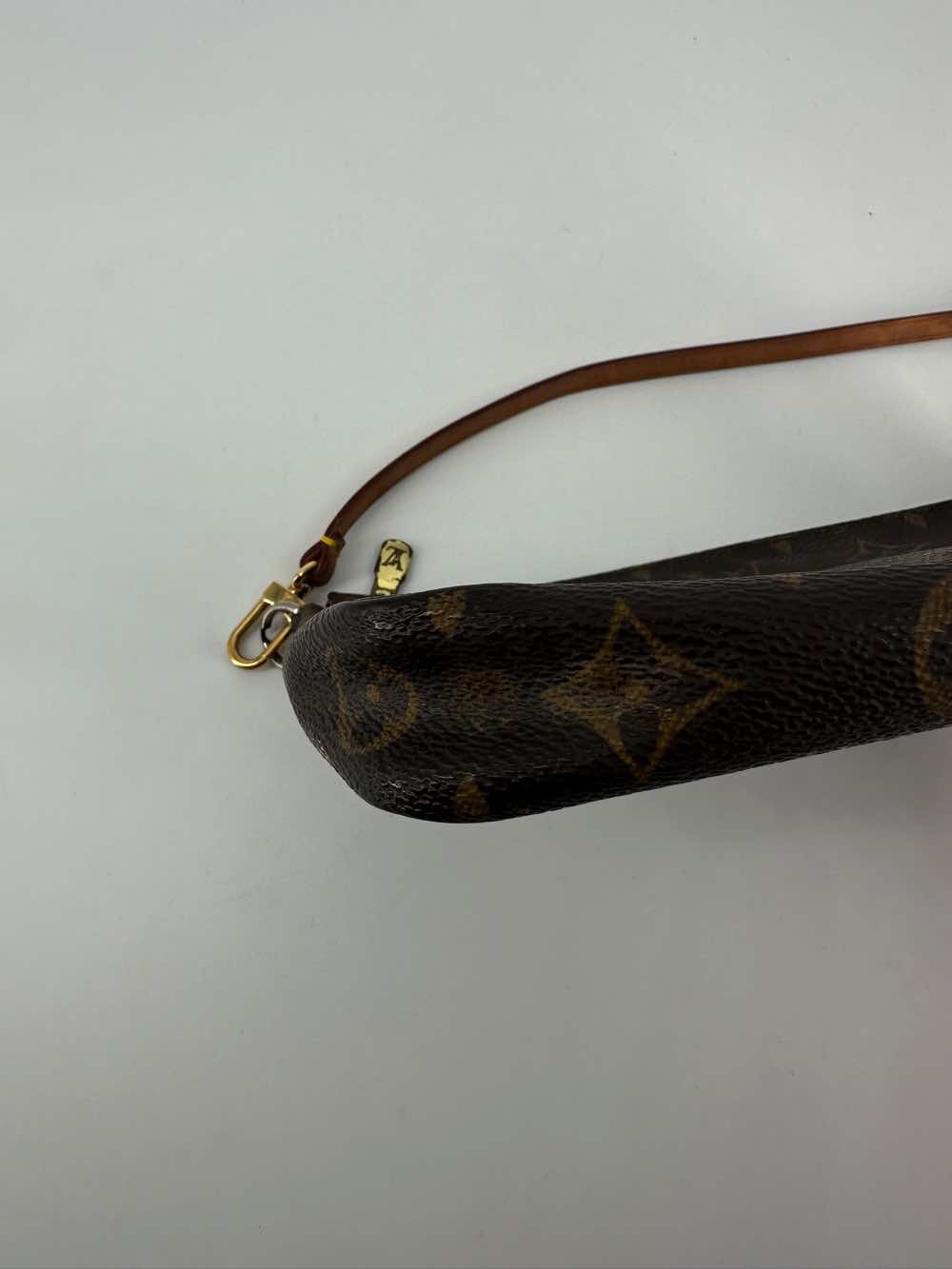 Louis Vuitton Pochette Accessoire - Image 6
