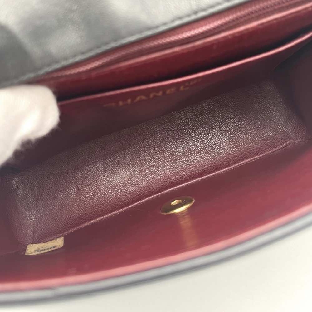 Chanel Flap bag - Side view