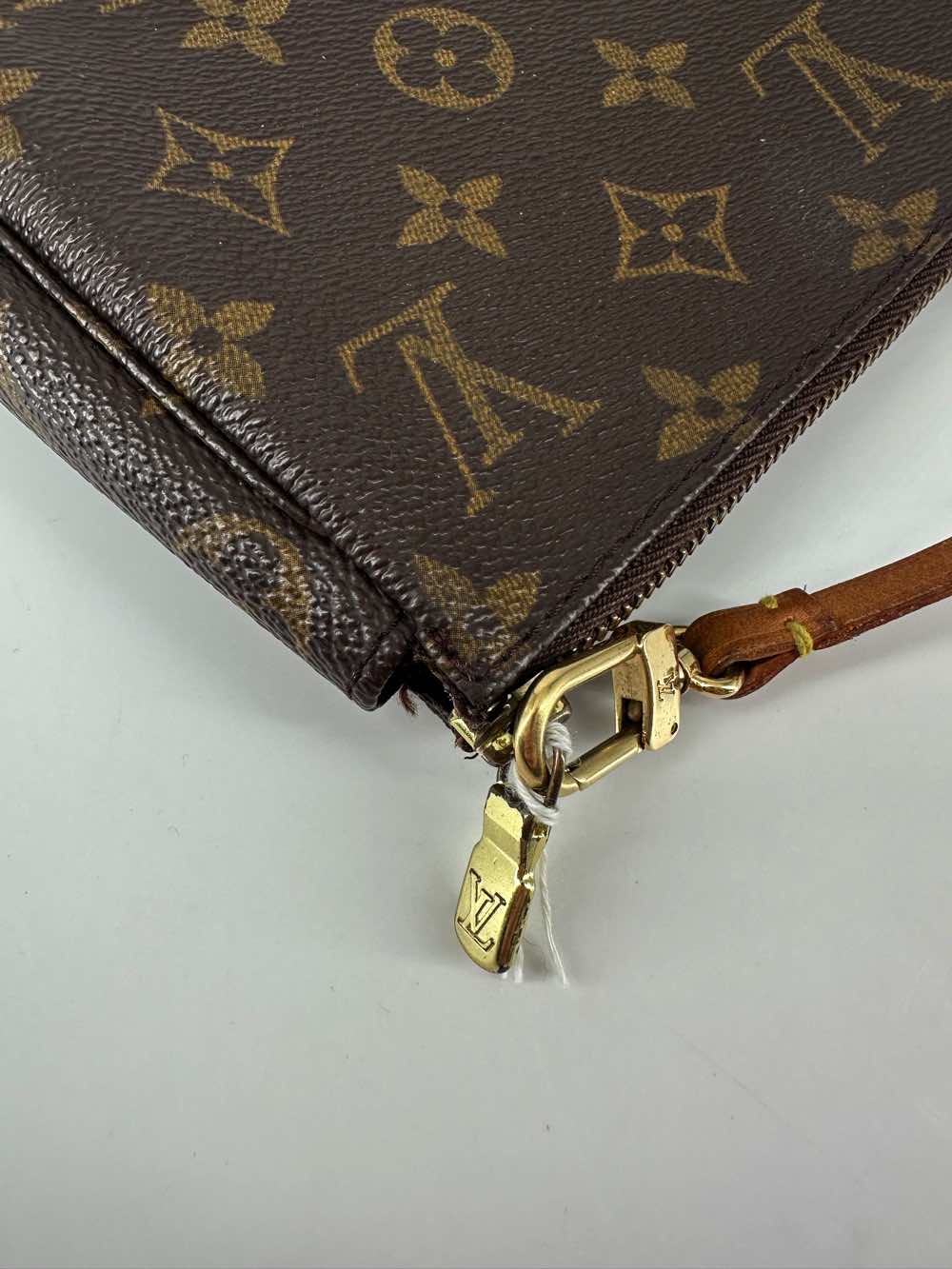 Louis Vuitton Pochette Accessoire - Side view
