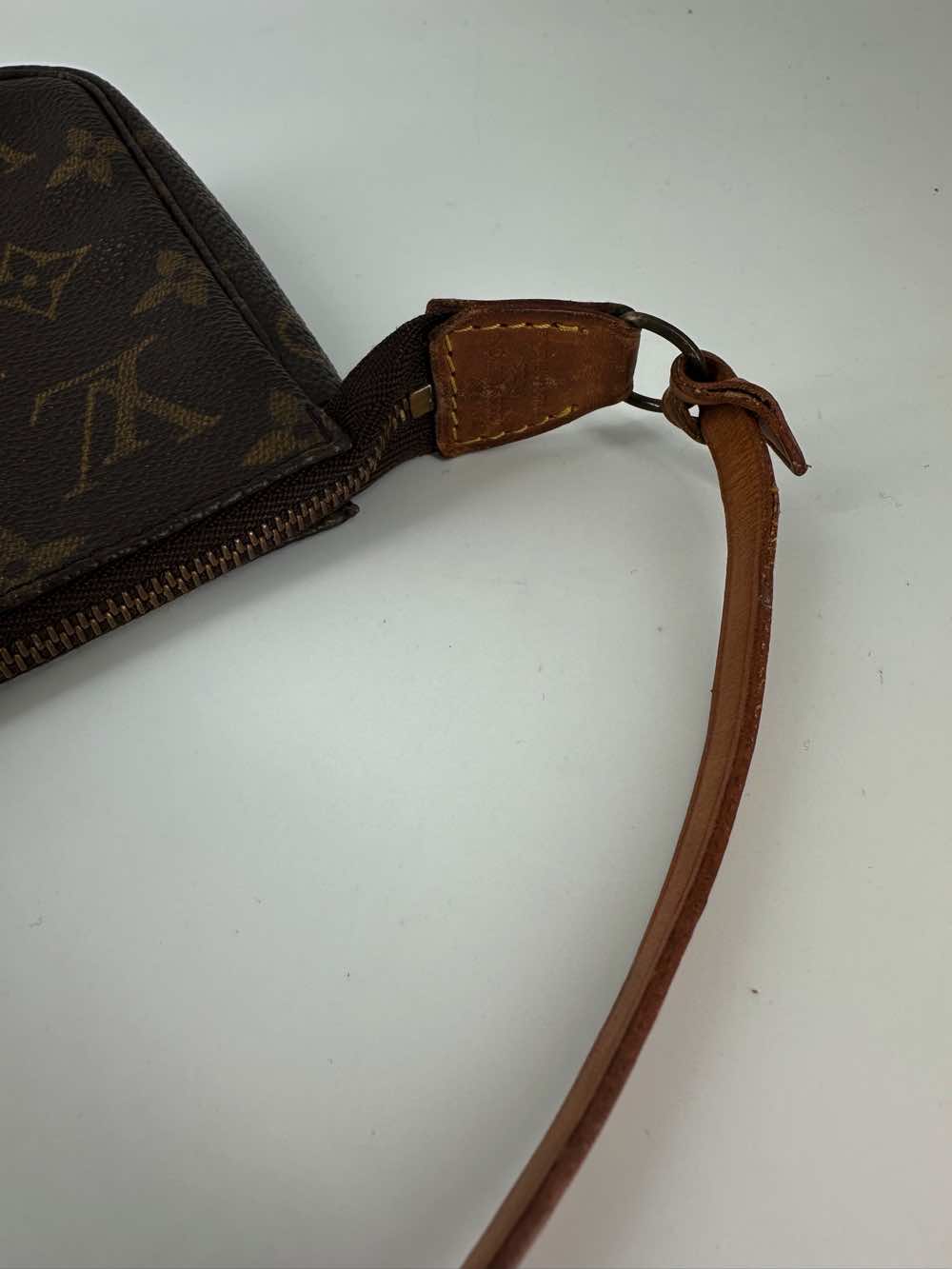 Louis Vuitton Pochette Accessoire - Detail 1