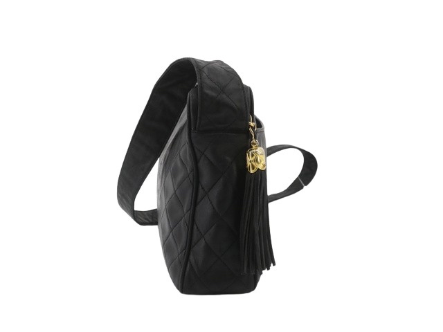 Chanel Matelassé - Side view