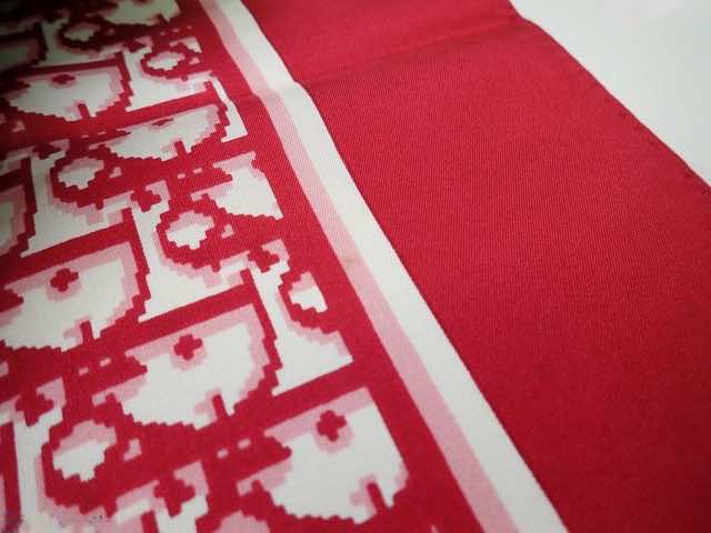 Dior Carré 90 - Side view