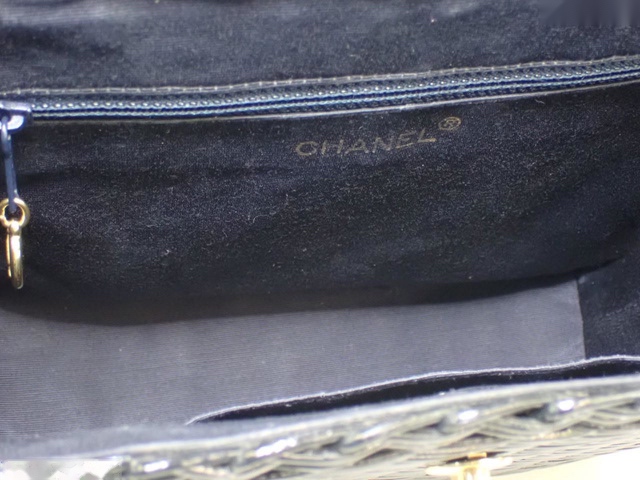 Chanel Vanity - Image 22