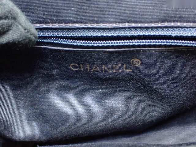 Chanel Vanity - Image 23