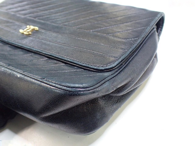 Chanel Timeless - Side view