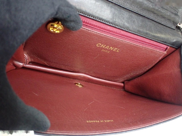 Chanel Matelassé - Side view